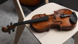 Violino de Oficina vs. Violino de Fábrica: Como saber se o seu primeiro instrumento está bem ajustado e pronto para tocar?