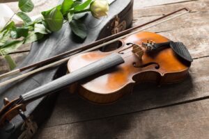 Cordas sintéticas vs aço: Qual é a melhor opção para o seu violino?