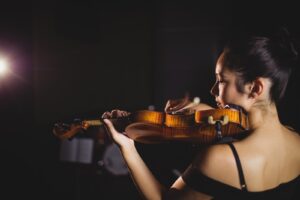 Espaleira de Violino: Como o ajuste correto transforma a sua postura e elimina a dor no pescoço e ombro ao tocar?